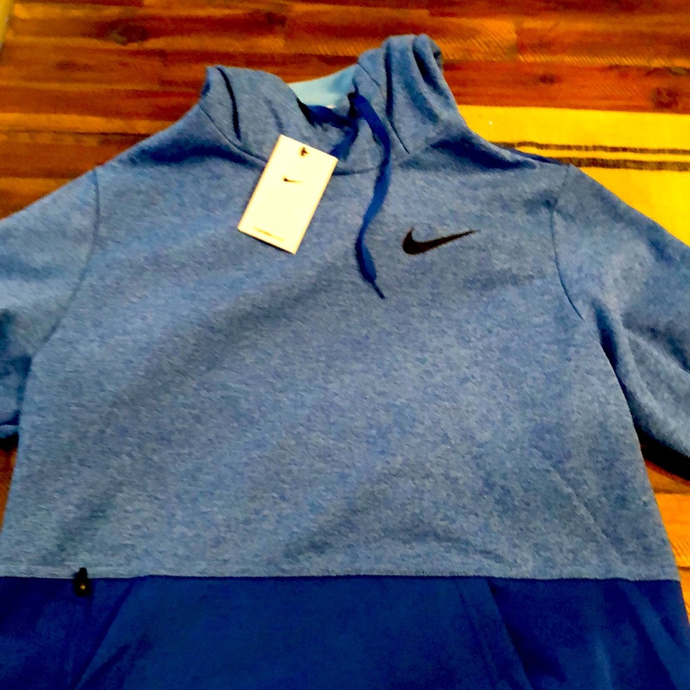 New with tags Nike therma fit hoodie